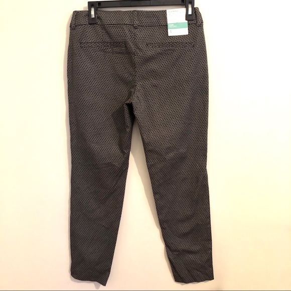 Old Navy Mid-rise Ankle Pixie Pants - Picture 2 of 3